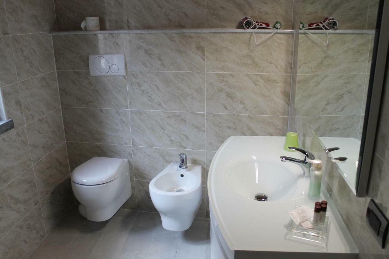 Casa Stefania Appartement Mandello del Lario Buitenkant foto