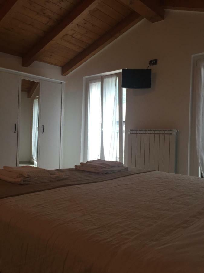 Casa Stefania Appartement Mandello del Lario Buitenkant foto