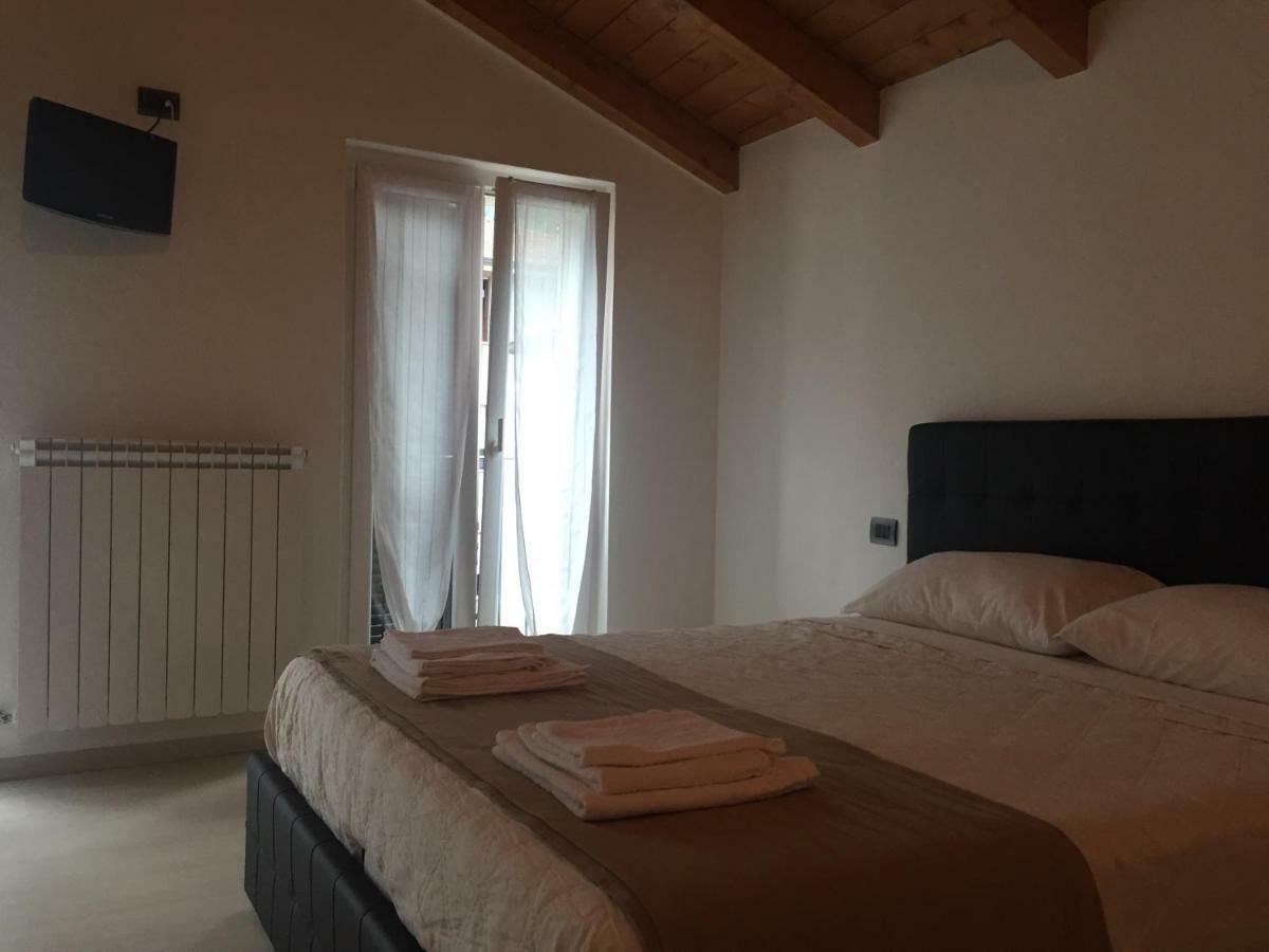 Casa Stefania Appartement Mandello del Lario Buitenkant foto
