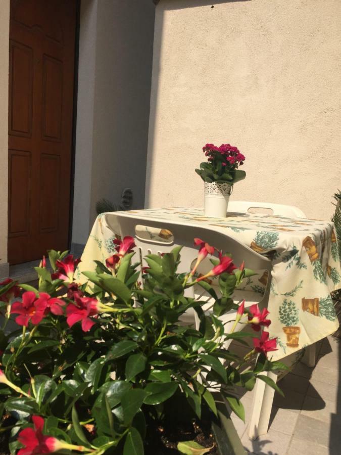 Casa Stefania Appartement Mandello del Lario Buitenkant foto